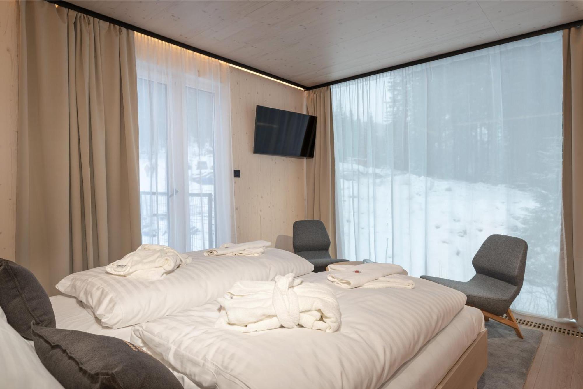 Hotel Bjoernson Jasna & Bjoernson Tree Houses デマノブスカ・ドリーナ エクステリア 写真